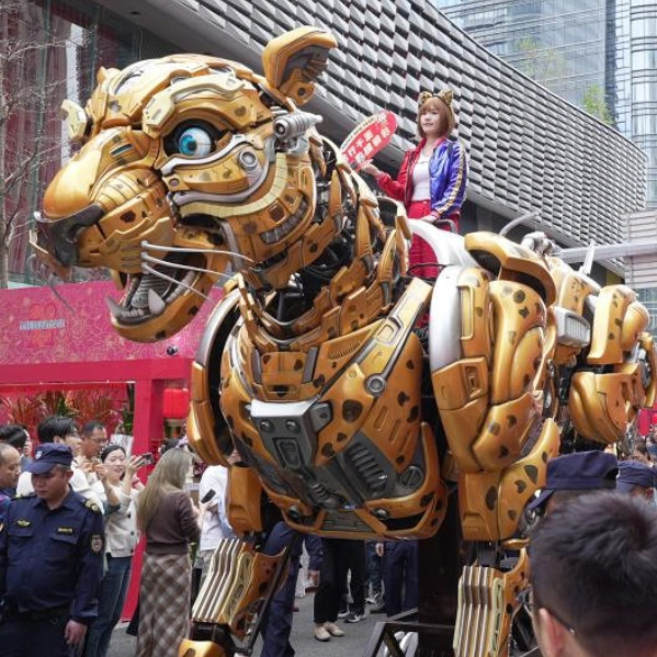 Golden Leopard - Small Mechanical Art Installations